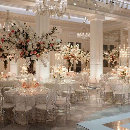 더 피어, A 타지 호텔 뉴욕 외부 사진 The ballroom at the Four Seasons Hotel