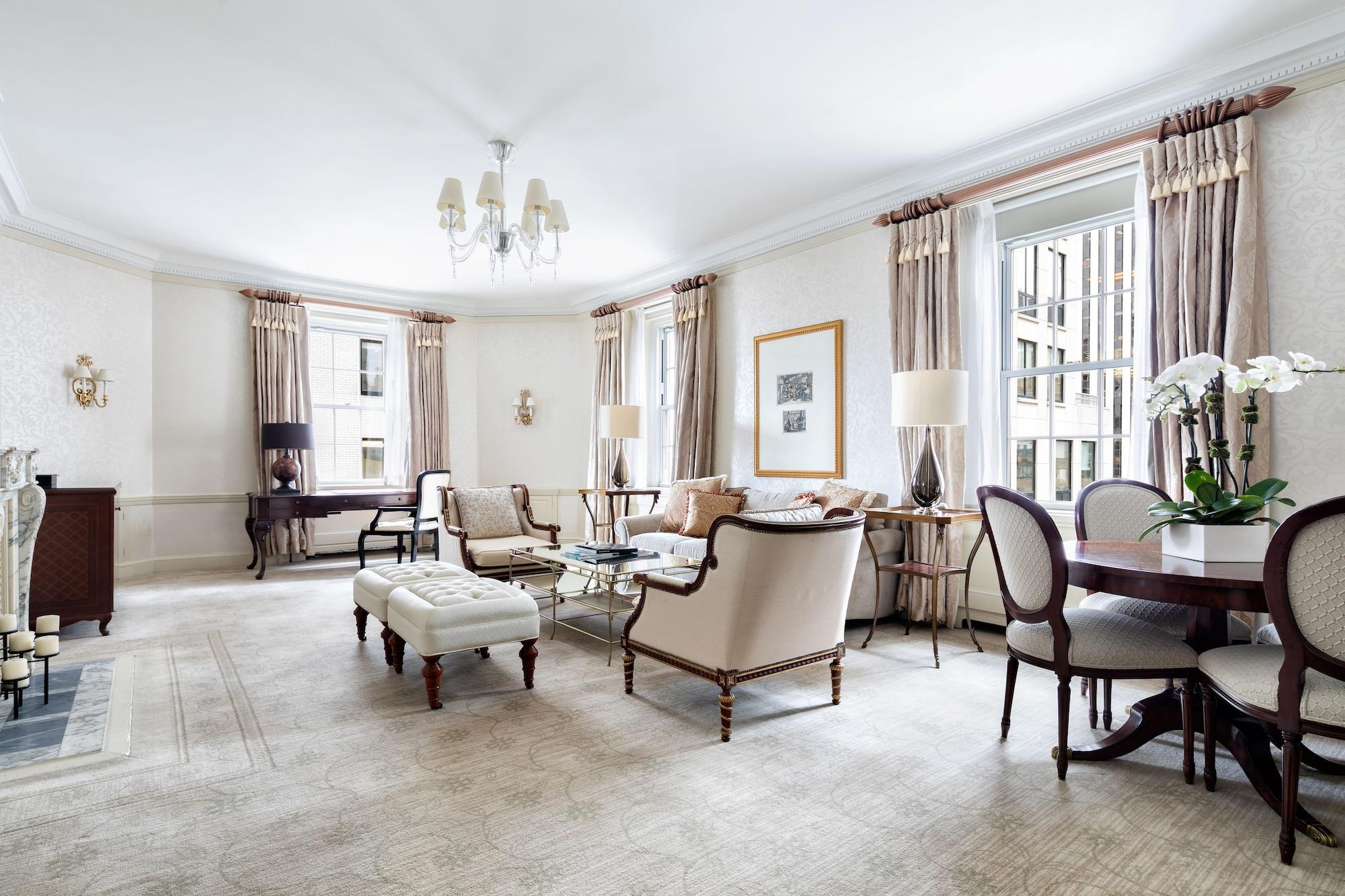 더 피어, A 타지 호텔 뉴욕 외부 사진 A living room at 220 Central Park South