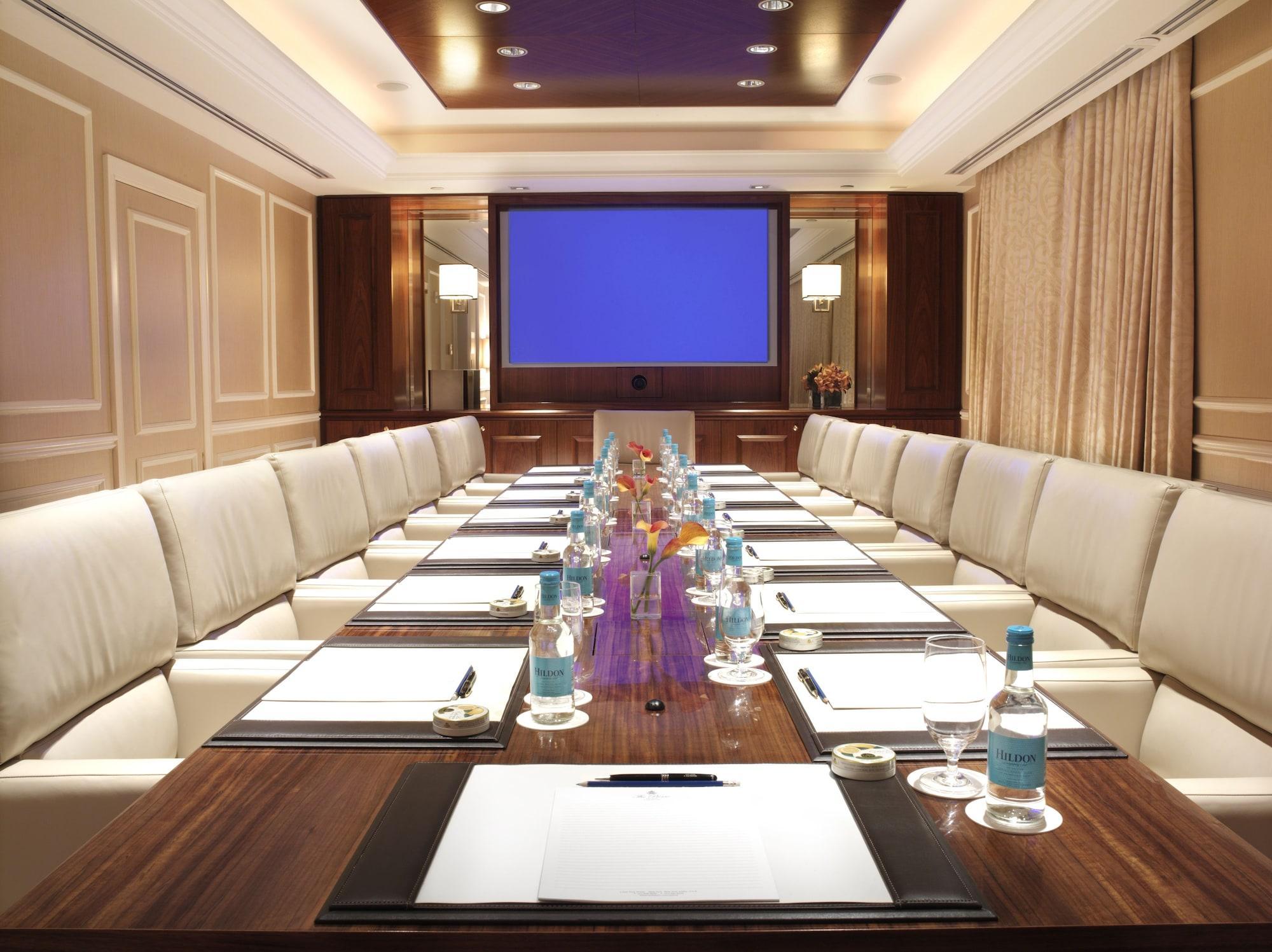 더 피어, A 타지 호텔 뉴욕 외부 사진 A boardroom at a hotel