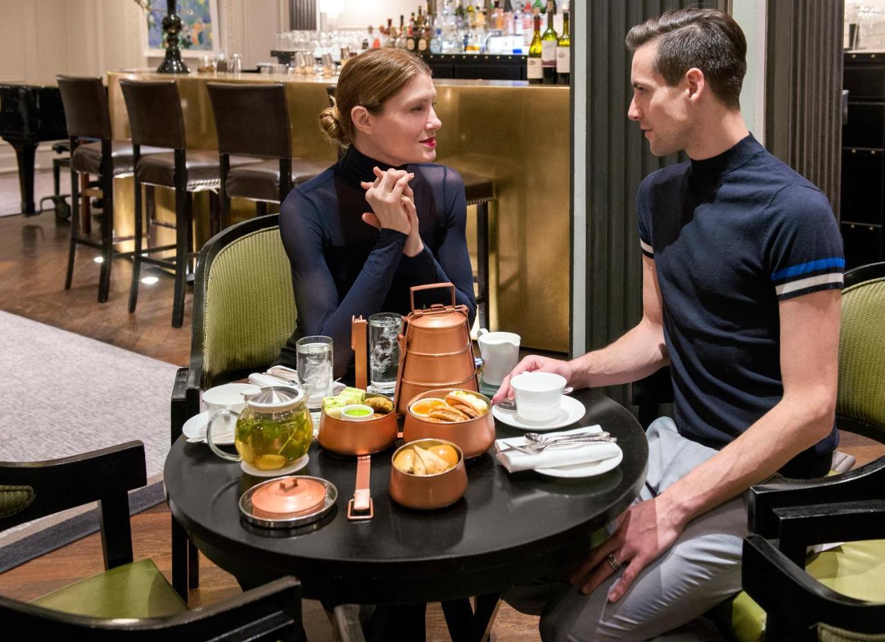 더 피어, A 타지 호텔 뉴욕 외부 사진 Afternoon tea at the Mandarin Oriental, London